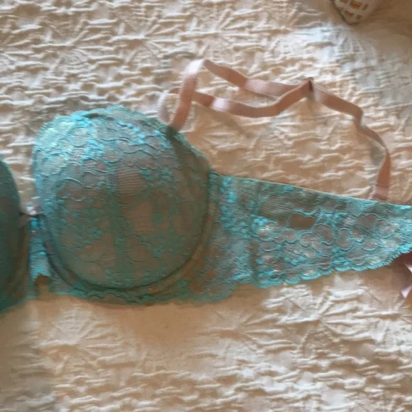 🛑SOLD🛑Gorgeous lace teal green with light pink with a hint of sparkly bra - Picture 3 of 13